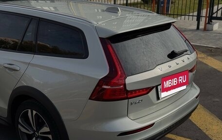 Volvo V60 Cross Country II, 2019 год, 2 650 000 рублей, 14 фотография