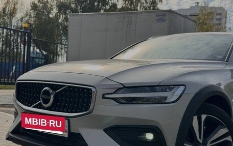 Volvo V60 Cross Country II, 2019 год, 2 650 000 рублей, 16 фотография