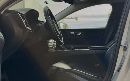 Volvo V60 Cross Country II, 2019 год, 2 650 000 рублей, 20 фотография