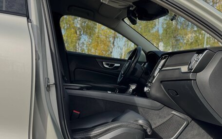Volvo V60 Cross Country II, 2019 год, 2 650 000 рублей, 24 фотография