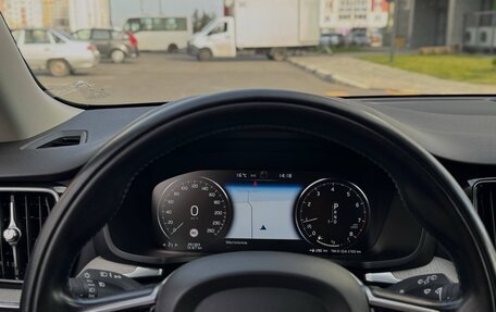 Volvo V60 Cross Country II, 2019 год, 2 650 000 рублей, 28 фотография