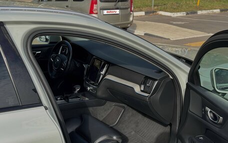 Volvo V60 Cross Country II, 2019 год, 2 650 000 рублей, 22 фотография