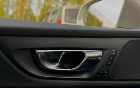 Volvo V60 Cross Country II, 2019 год, 2 650 000 рублей, 30 фотография