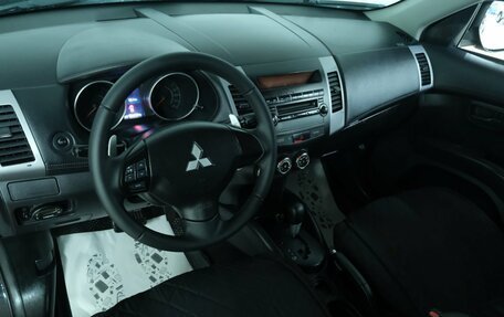 Mitsubishi Outlander III рестайлинг 3, 2011 год, 1 339 000 рублей, 11 фотография