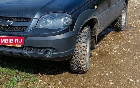 Chevrolet Niva I рестайлинг, 2018 год, 630 000 рублей, 3 фотография