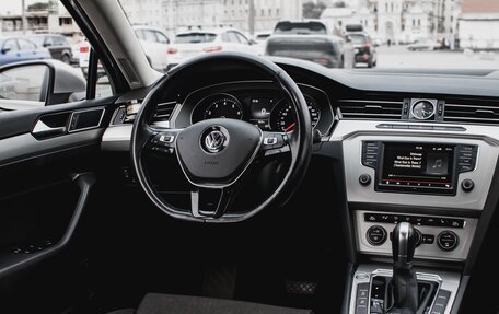 Volkswagen Passat B8 рестайлинг, 2016 год, 1 650 000 рублей, 24 фотография
