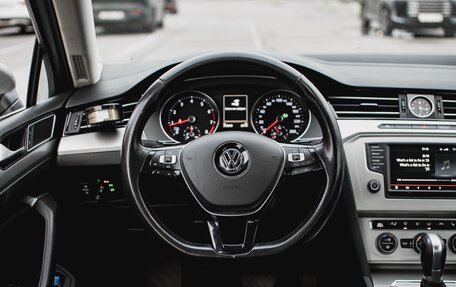 Volkswagen Passat B8 рестайлинг, 2016 год, 1 650 000 рублей, 21 фотография