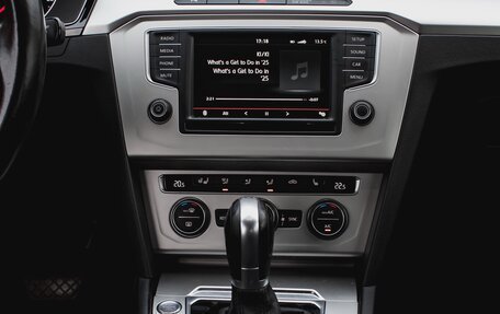 Volkswagen Passat B8 рестайлинг, 2016 год, 1 650 000 рублей, 23 фотография