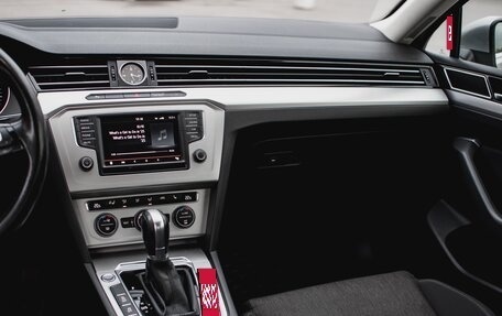 Volkswagen Passat B8 рестайлинг, 2016 год, 1 650 000 рублей, 22 фотография