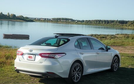 Toyota Camry, 2022 год, 3 650 000 рублей, 4 фотография