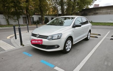 Volkswagen Polo VI (EU Market), 2011 год, 650 000 рублей, 2 фотография