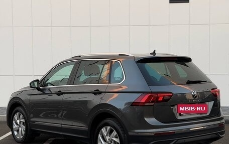 Volkswagen Tiguan II, 2021 год, 2 900 000 рублей, 2 фотография