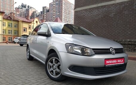 Volkswagen Polo VI (EU Market), 2012 год, 525 000 рублей, 1 фотография