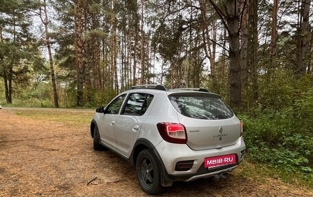 Renault Sandero II рестайлинг, 2017 год, 800 000 рублей, 2 фотография