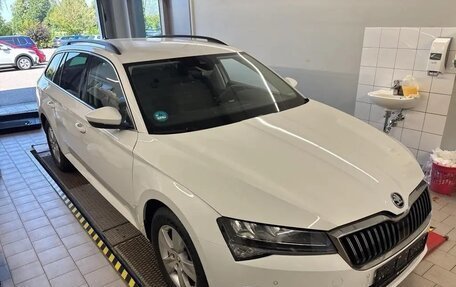 Skoda Superb III рестайлинг, 2023 год, 2 262 000 рублей, 3 фотография