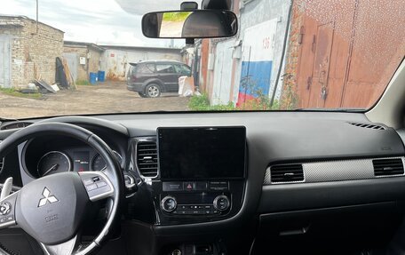 Mitsubishi Outlander III рестайлинг 3, 2014 год, 1 430 000 рублей, 5 фотография