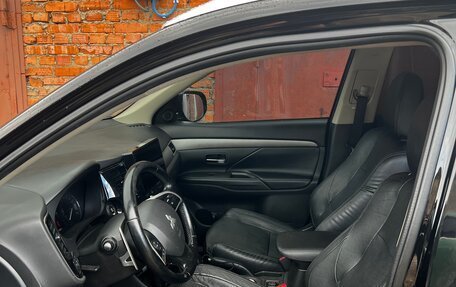Mitsubishi Outlander III рестайлинг 3, 2014 год, 1 430 000 рублей, 6 фотография