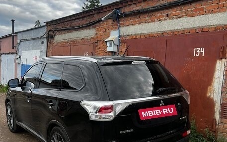 Mitsubishi Outlander III рестайлинг 3, 2014 год, 1 430 000 рублей, 3 фотография