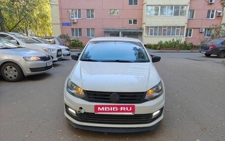 Volkswagen Polo VI (EU Market), 2015 год, 550 000 рублей, 2 фотография