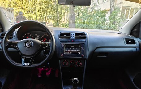 Volkswagen Polo VI (EU Market), 2015 год, 550 000 рублей, 11 фотография