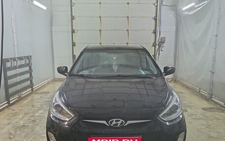 Hyundai Solaris II рестайлинг, 2013 год, 700 000 рублей, 12 фотография