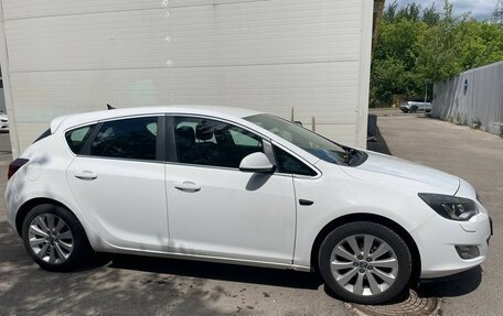 Opel Astra J, 2011 год, 500 000 рублей, 3 фотография