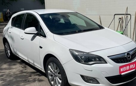 Opel Astra J, 2011 год, 500 000 рублей, 2 фотография