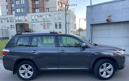 Toyota Highlander III, 2011 год, 2 500 000 рублей, 3 фотография