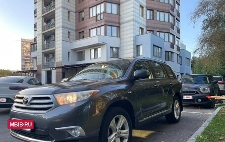 Toyota Highlander III, 2011 год, 2 500 000 рублей, 2 фотография
