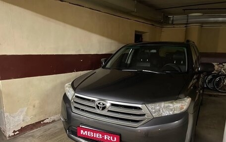 Toyota Highlander III, 2011 год, 2 500 000 рублей, 23 фотография