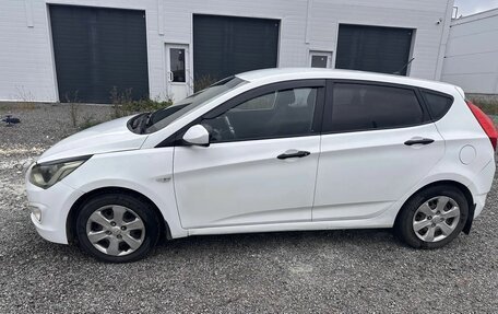 Hyundai Solaris II рестайлинг, 2014 год, 560 000 рублей, 3 фотография