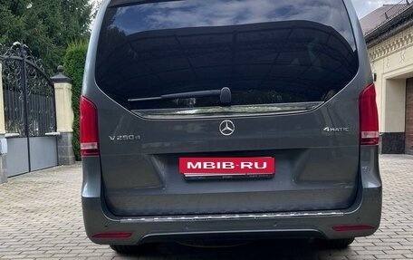 Mercedes-Benz V-Класс, 2020 год, 5 200 000 рублей, 4 фотография