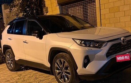 Toyota RAV4, 2020 год, 3 350 000 рублей, 6 фотография