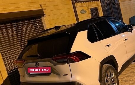 Toyota RAV4, 2020 год, 3 350 000 рублей, 5 фотография