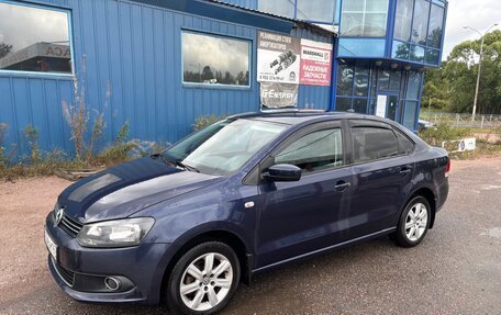 Volkswagen Polo VI (EU Market), 2011 год, 695 000 рублей, 2 фотография