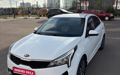 KIA Rio IV, 2021 год, 1 720 000 рублей, 1 фотография