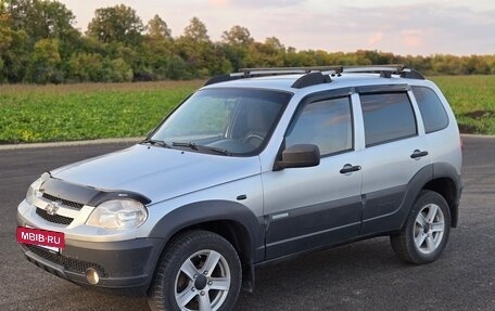 Chevrolet Niva I рестайлинг, 2012 год, 530 000 рублей, 2 фотография