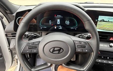Hyundai Elantra, 2023 год, 1 780 000 рублей, 9 фотография