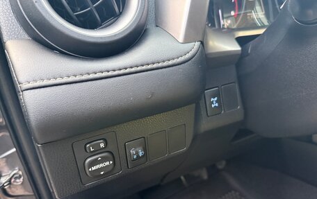 Toyota RAV4, 2015 год, 2 200 000 рублей, 24 фотография