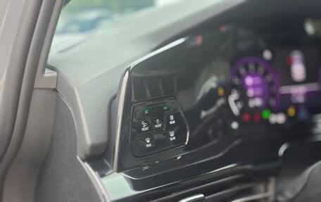 Volkswagen Golf VIII, 2022 год, 2 950 000 рублей, 12 фотография