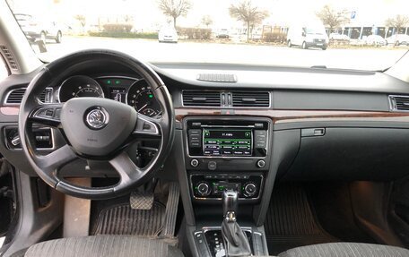 Skoda Superb III рестайлинг, 2013 год, 1 750 000 рублей, 10 фотография