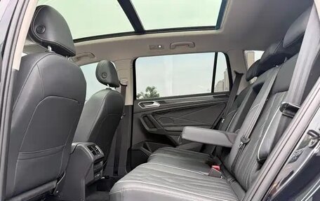 Volkswagen Tiguan II, 2023 год, 2 700 000 рублей, 14 фотография