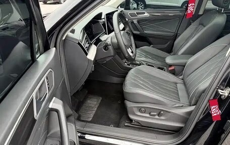 Volkswagen Tiguan II, 2023 год, 2 700 000 рублей, 7 фотография