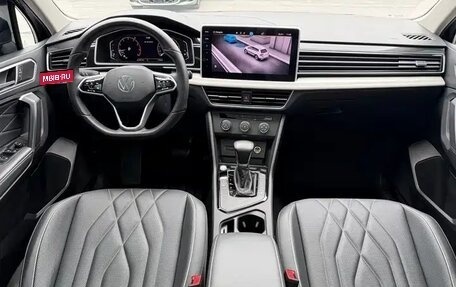 Volkswagen Tiguan II, 2023 год, 2 700 000 рублей, 9 фотография
