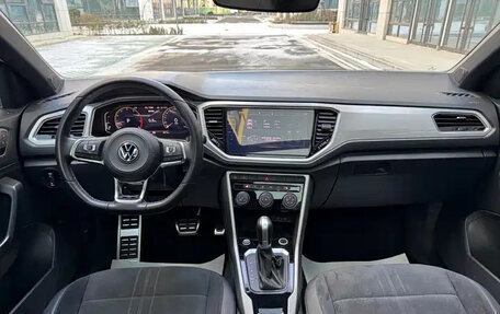 Volkswagen T-Roc I, 2023 год, 1 560 004 рублей, 10 фотография