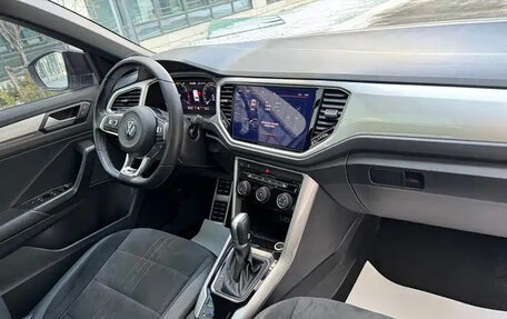 Volkswagen T-Roc I, 2023 год, 1 560 004 рублей, 14 фотография