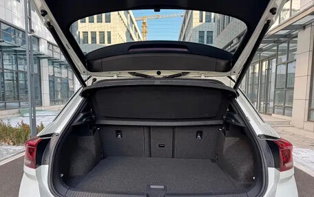 Volkswagen T-Roc I, 2023 год, 1 560 004 рублей, 22 фотография