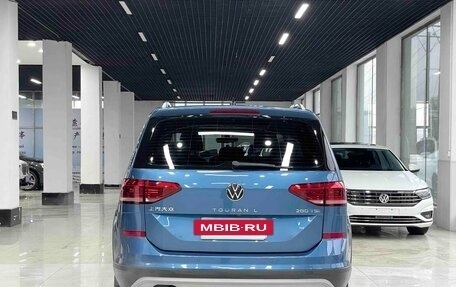 Volkswagen Touran III, 2023 год, 1 425 000 рублей, 6 фотография