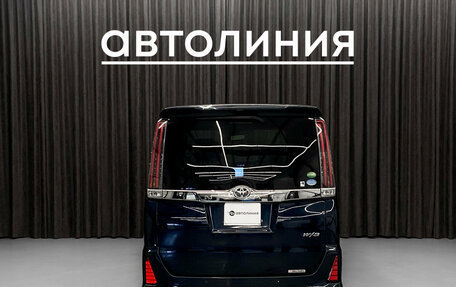 Toyota Noah III, 2019 год, 2 150 000 рублей, 6 фотография