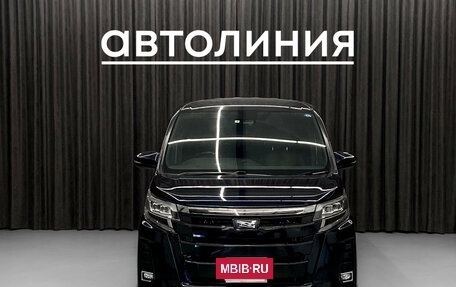 Toyota Noah III, 2019 год, 2 150 000 рублей, 4 фотография
